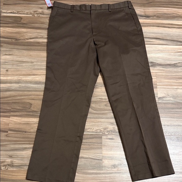 Dockers Khaki Pants Mens 40x34 Brown Classic Fit Iron Free Flat Front Stretch - Picture 1 of 9